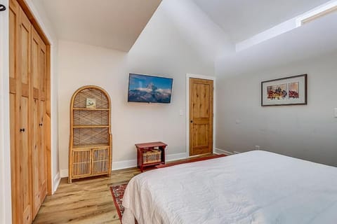 Grace Jo Vacation Home at Tamarack House in Lake Delton