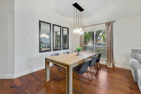 Jollyville Jewel House in Jollyville