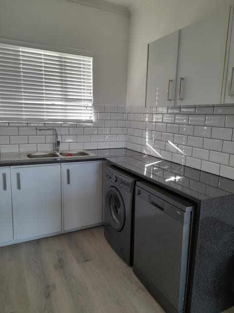 Kitchen or kitchenette, dishwasher, washing machine