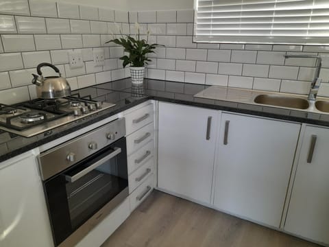 Kitchen or kitchenette, pet friendly, stove