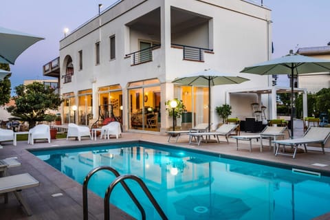 Property building, Swimming pool, Breakfast