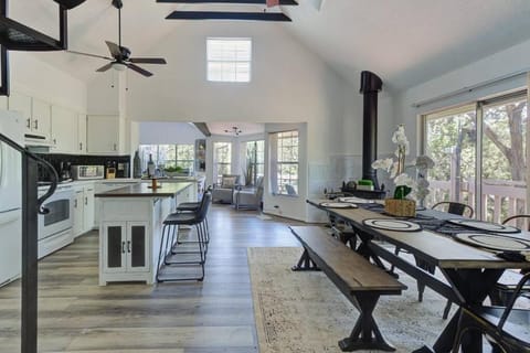 Lake Hm Hideaway - Boat Rental! House in Canyon Lake