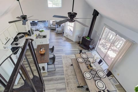 Lake Hm Hideaway - Boat Rental! House in Canyon Lake