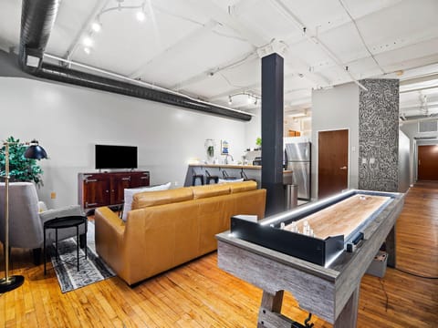 Lakefront Loft - Downtown - Shuffle Board Table House in Ohio City
