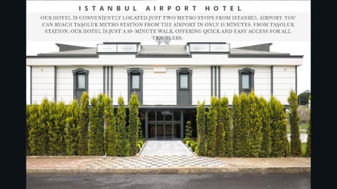 Property building, Facade/entrance, Day, Garden, Balcony/Terrace
