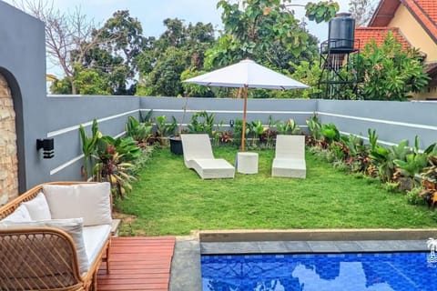 Spring, Day, Garden, Seating area, Garden view, Pool view, Swimming pool, sunbed