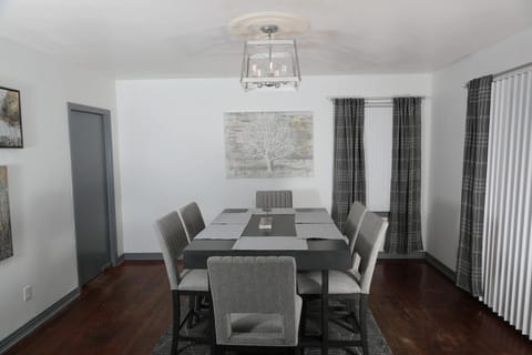 Seating area, Dining area