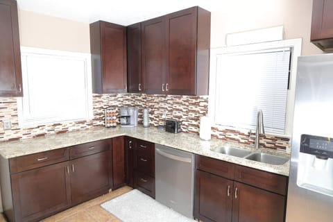 Kitchen or kitchenette, dishwasher