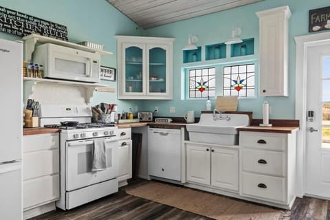 Kingsby Cottage - 1 Bedroom w Mountain views House in Boerne