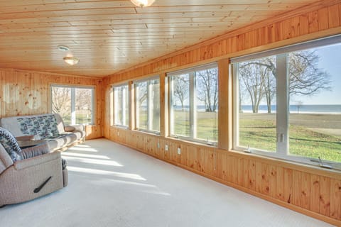 Lakefront Aitkin Home with Sunroom Walk to Beach! House in Mille Lacs Lake