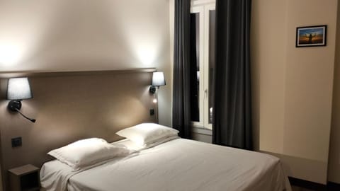 HÔTEL ROYAL MONTREUIL Hotel in Paris