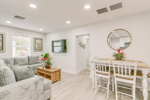 Heated Pool and Backyard North Palm Beach Retreat! House in Palm Beach Gardens