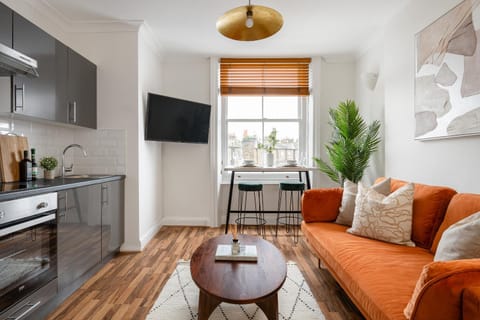 Kitchen or kitchenette, Living room