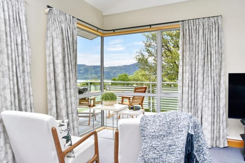 TV and multimedia, View (from property/room), Balcony/Terrace, Living room, Seating area