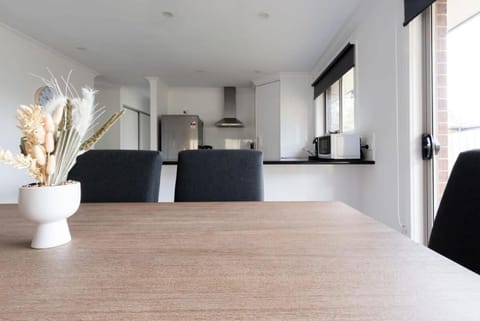 Modern Delight: Cosy Home with Parking House in Tasmania