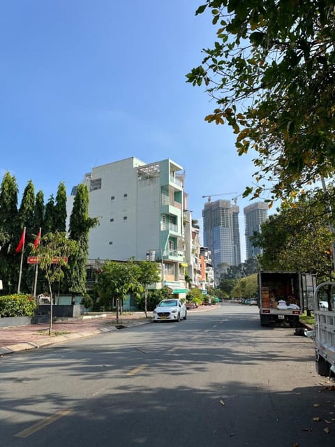 Neighbourhood, Street view