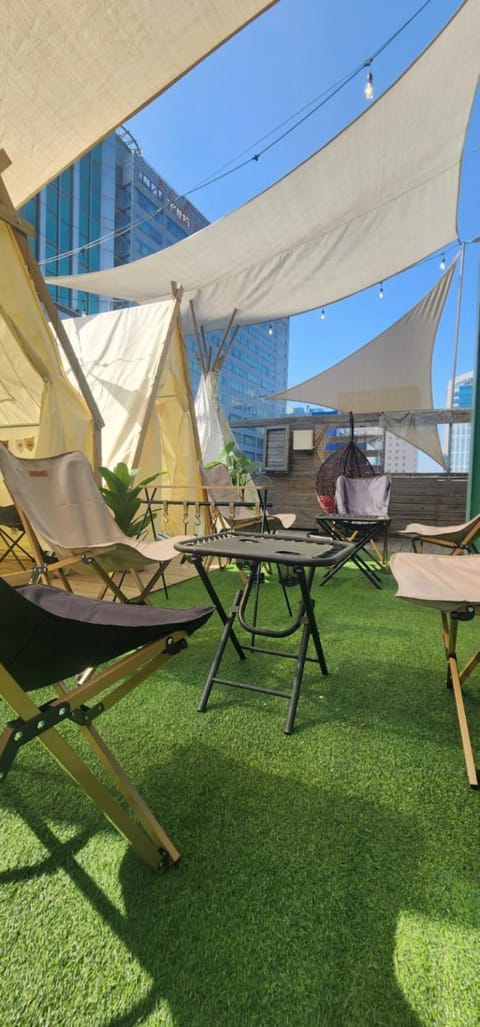 Restaurant/places to eat, Balcony/Terrace