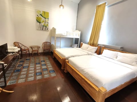 Bed, Photo of the whole room, Seating area, Bedroom, towels