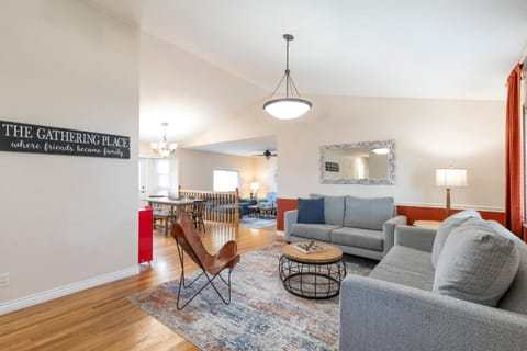 Living room, Seating area