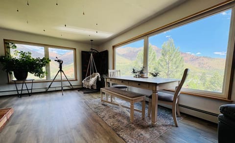 Living room, Dining area, Mountain view