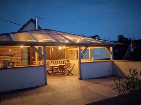 Property building, Patio, Balcony/Terrace, Dining area