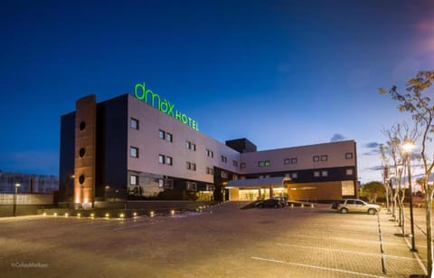 Property building, Night, Location
