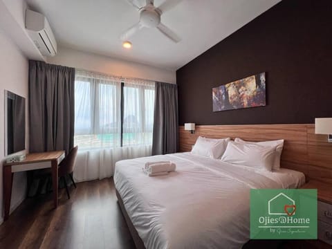 Bed, Photo of the whole room, Bedroom, fireplace