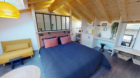 Bed, TV and multimedia, Photo of the whole room, Seating area