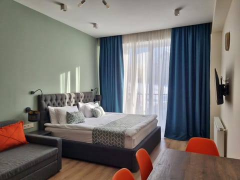 Bed, Seating area