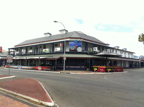 Facade/entrance