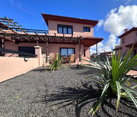 Property building, Day, Garden, Garden view