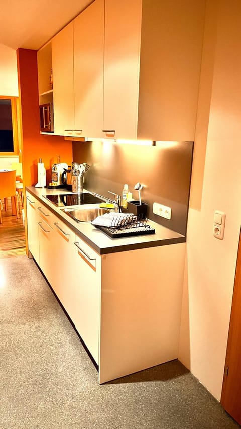 Coffee/tea facilities, dishwasher, microwave, toaster, kitchen, kitchen