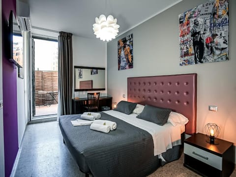 Bed, Photo of the whole room, Bedroom, towels
