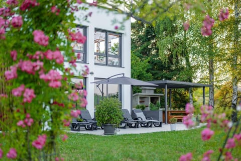 Property building, Spring, Day, Garden, Garden view