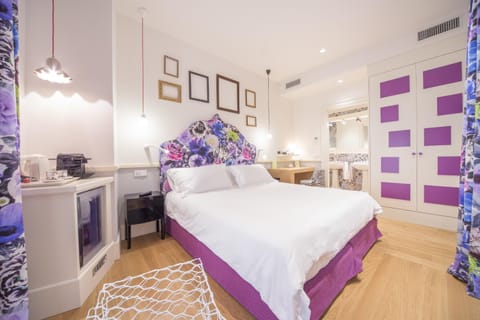 Bed, Bathroom, Coffee/tea facilities, Photo of the whole room, Bedroom