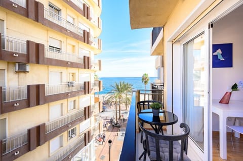 Day, Natural landscape, View (from property/room), Balcony/Terrace, Balcony/Terrace, Beach, City view, Sea view, locker