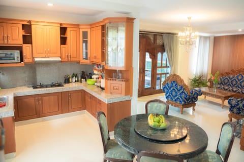 Kitchen or kitchenette, Living room, Dining area, pet friendly