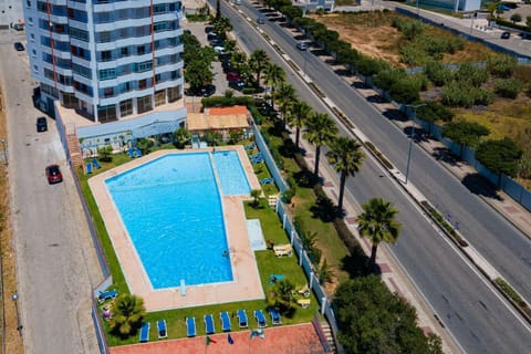 Property building, Restaurant/places to eat, Day, Neighbourhood, Natural landscape, Bird's eye view, Garden, Pool view, Street view, Swimming pool, Swimming pool, Location, Parking