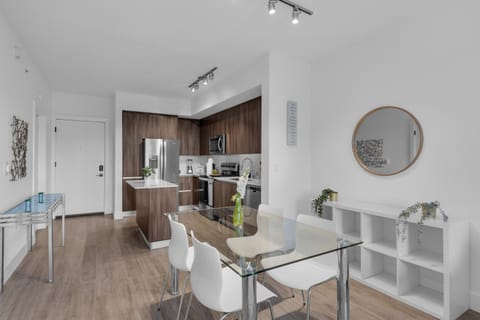 Modern 1 Bedroom In The Heart Of Downtown Doral Apartment in Doral