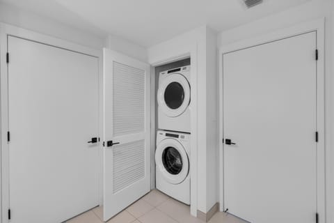 Modern 1 Bedroom In The Heart Of Downtown Doral Apartment in Doral