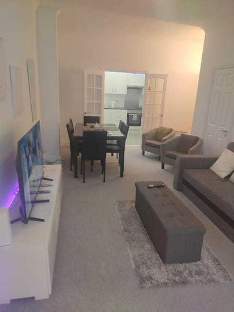 Modern 2 bed house sleeps 6 Apartment in Portsmouth