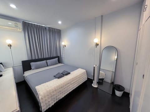 Property building, Bedroom, Family