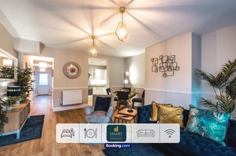 TV and multimedia, Kitchen or kitchenette, Living room, Seating area, Dining area