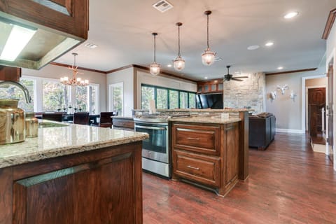 Pottsboro Group Getaway Close to Lake Texoma! House in Lake Texoma
