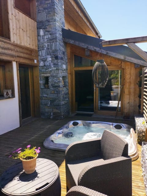Chalet spacieux & spa Chalet in Landry