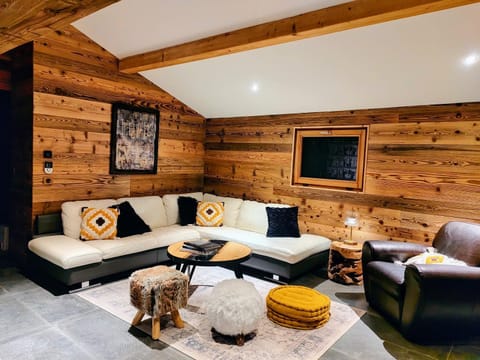 Chalet spacieux & spa Chalet in Landry