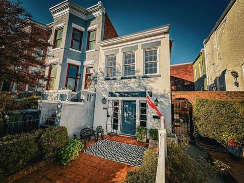 Property building, Patio, Facade/entrance