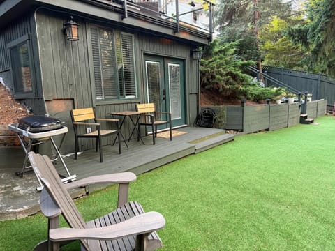 Property building, Patio, Day, Garden, Garden view