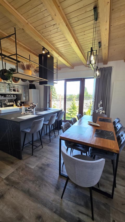 Dining area, kitchen