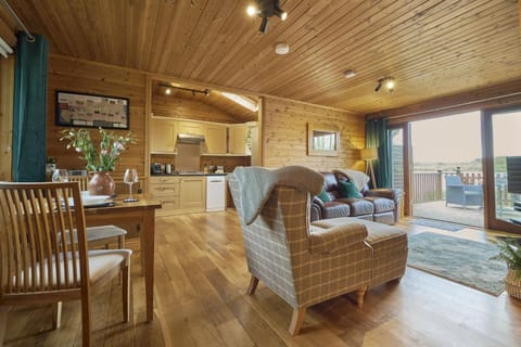 Property building, Kitchen or kitchenette, Living room, Dining area